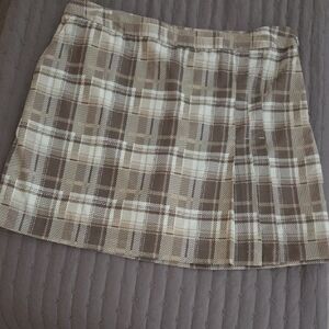 Izod Women's Plaid Golf Skort in Brown and Cream